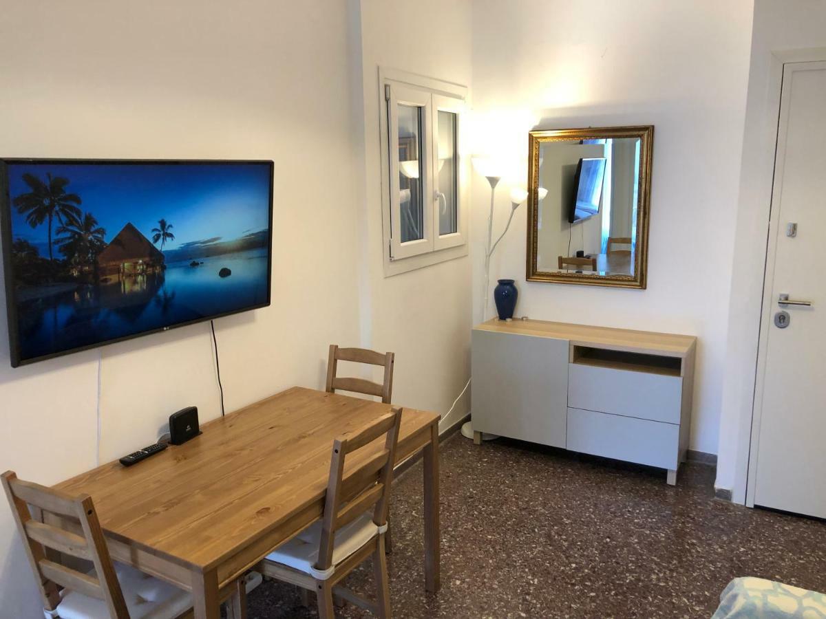 Metaxourgio Spacious Two Bedroom Apartment Athen Eksteriør billede
